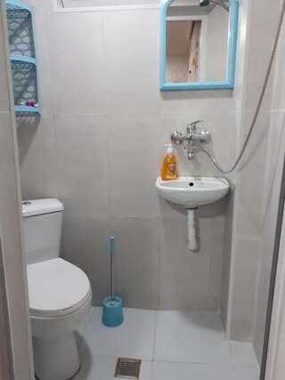 Гостевой дом ARTUR Батуми Двухместный номер с 2 отдельными кроватями-13